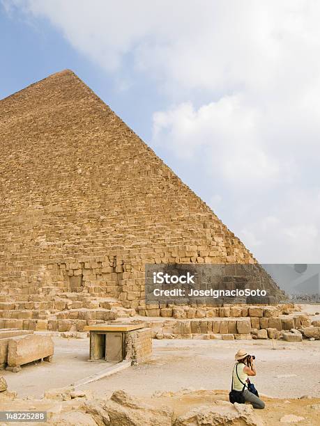 Fotografiar En Giza Foto de stock y más banco de imágenes de Adulto - Adulto, Anticuado, Arquitectura