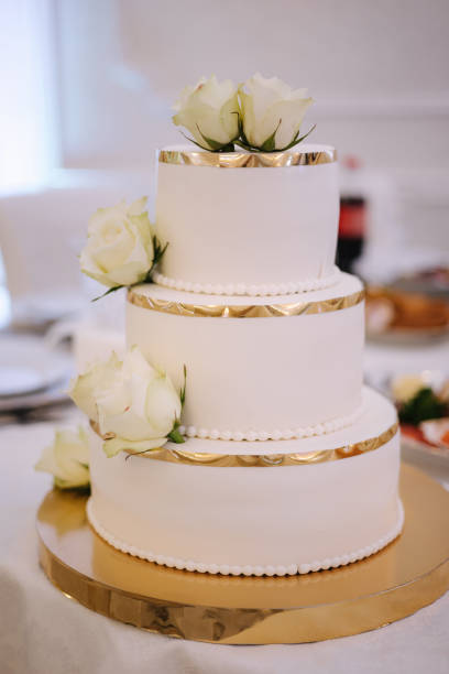 istock Beautiful wedding cake in restaurant. Cake decorated by white flowers 1482255178