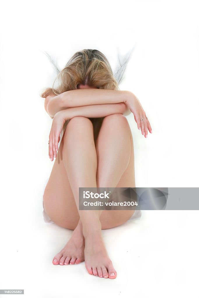 Samotny Zmęczony Anioł Dziewczyna w biały - Zbiór zdjęć royalty-free (Anioł)