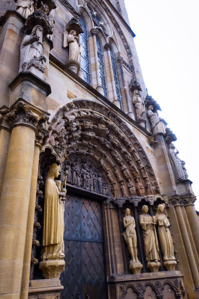 istock Church Entrance door 1482259299
