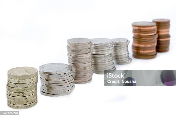 Montones De British Monedas Foto de stock y más banco de imágenes de Ahorros - Ahorros, Bringing Home The Bacon -refrán en inglés, Cultura inglesa