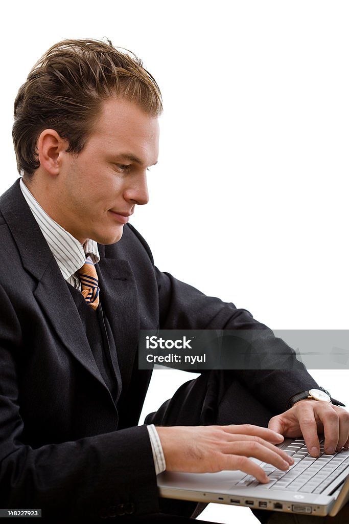 Uomo d'affari che lavorano su computer portatile - Foto stock royalty-free di 25-29 anni