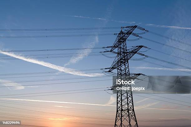 Electricity Pylon Stockfoto und mehr Bilder von Abschicken - Abschicken, Aufwärmen, Blau