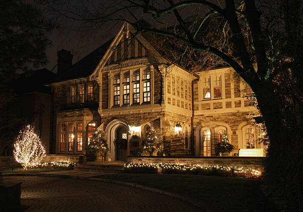 istock House with Christmas lights 148230106