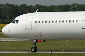 jet-flugzeug-auf-der-startbahn-rollen.jpg?b=1&s=170x170&k=20&c=cGMMZu1ivxzrbrNjBeSmN9zTZXCAfL5Ri-IA-hrMhH0=