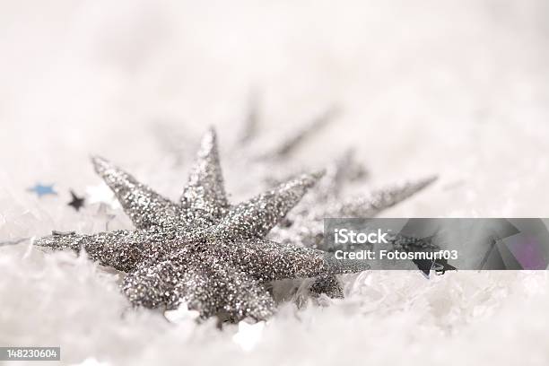 Luminoso Natale Con Stelle - Fotografie stock e altre immagini di A forma di stella - A forma di stella, Argentato, Bianco