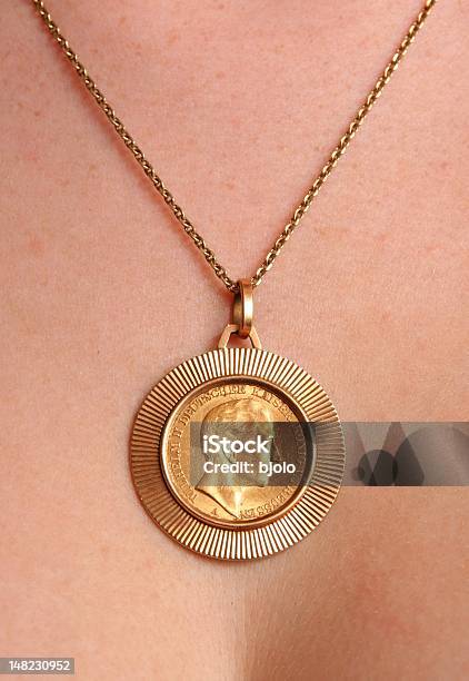 Halskette Mit Old Gold Münze Stockfoto und mehr Bilder von Halskette - Halskette, Medallion, Geldmünze