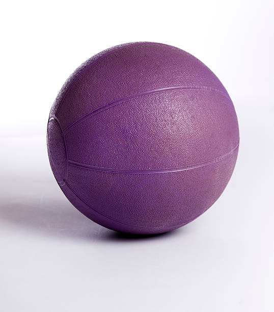 kuvapankkikuvat ja rojaltivapaat kuvat aiheesta violetti lääkepallo - medicine ball