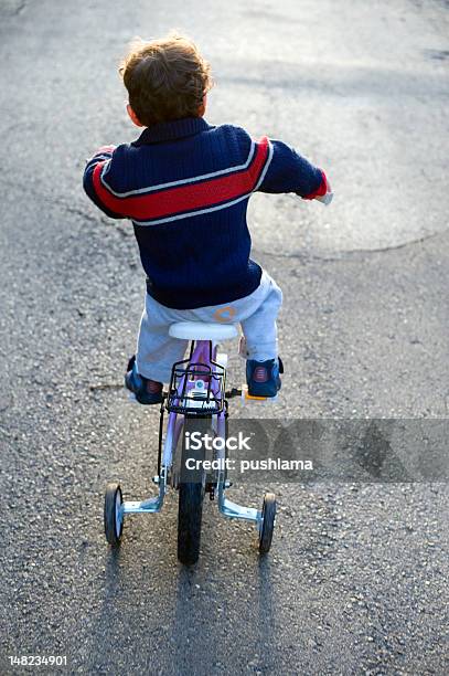 少年と自転車 - サイクリングのストックフォトや画像を多数ご用意 - サイクリング, 自転車, 子供