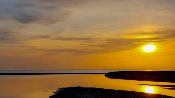 istock sunrise at sea 1482359124