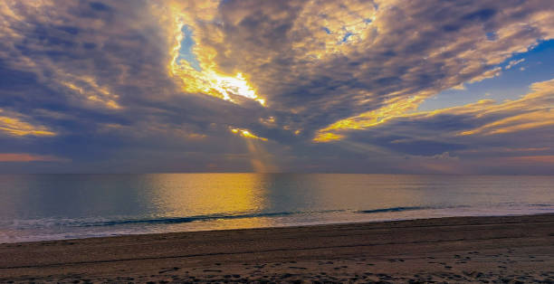 istock sunrise at sea 1482359796