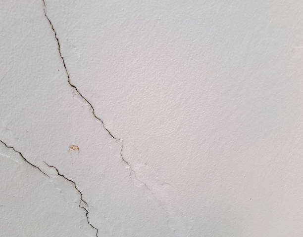 istock Crack at a corner of a white wall 1482362076