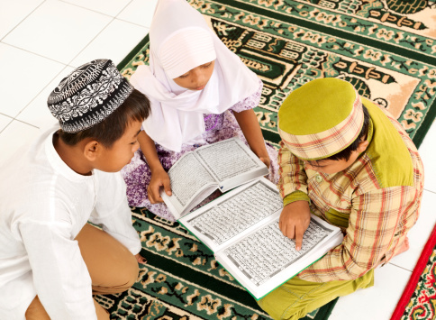 Smal group of children reading Koran