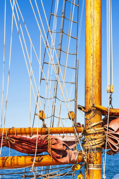 istock Wooden mast with rig on an old sailboat 1482378529