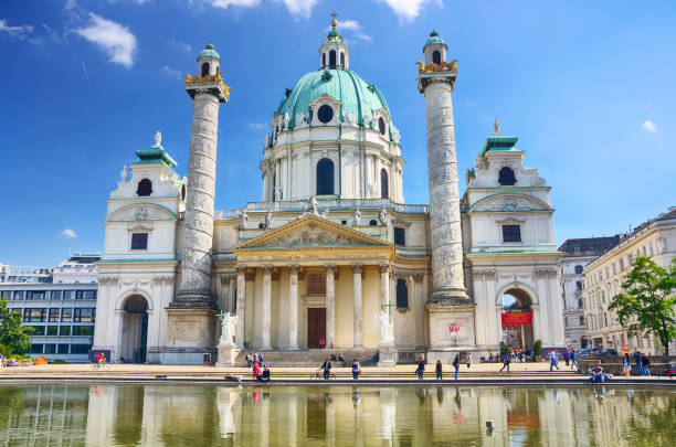 chiesa karlskirche, vienna - karlsplatz foto e immagini stock