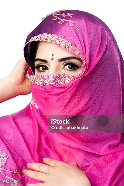 Indyjski Hindu Kobieta Z Chustka Na Głowę - zdjęcia stockowe i więcej obrazów Bangladesz - Bangladesz, Biały, Bindi
