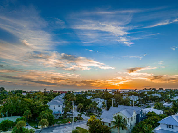 anna maria island sunset - florida weather urban scene dramatic sky imagens e fotografias de stock