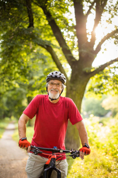 istock Senior man with his mountain bike 1482421587