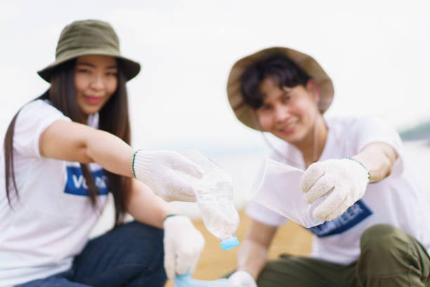istock Volunteers picking up or cleaning a beach. 1482426110