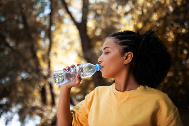 istock Athlete woman drinking water taking a break 1482449438