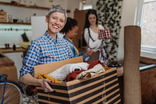 istock Moving to a new home 1482481840