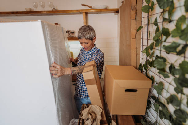 istock Moving to a new home 1482481923