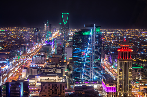 Panorama nocturno del distrito de negocios de la ciudad de Riad, Al Riyadh, Arabia Saudita photo