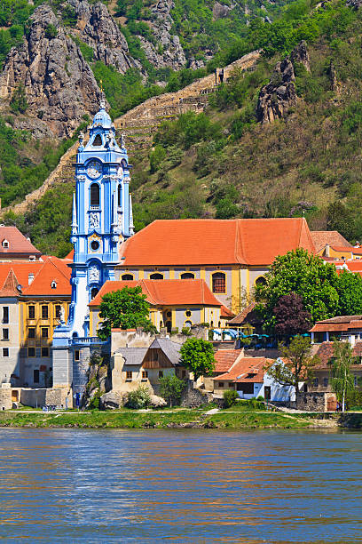 Durnstein Baroque Church on the river danube (Wachau Valley), Au Durnstein is one of the most visited tourist destinations in the Wachau region and also a well-known wine growing area. Durnstein was first mentioned in 1192 when King Richard I Lionheart of England was held captive by Duke Leopold V of Austria after their dispute during the Third Crusade. durnstein stock pictures, royalty-free photos & images