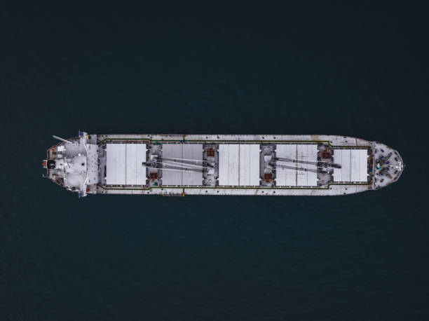 istock Symmetries of shipping 1482509059