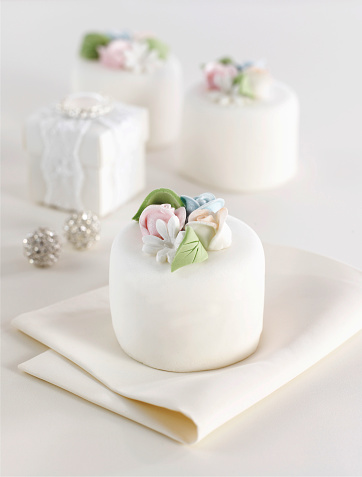 Small wedding cake portionsa on table top