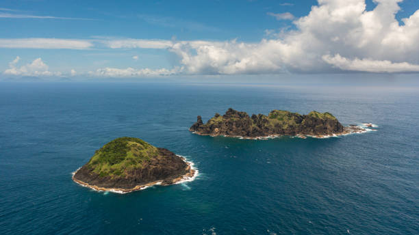 istock Tropical island and blue ocean. 1482516456