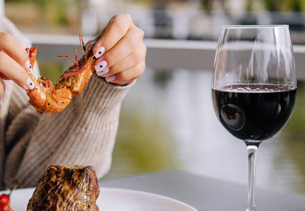 filet mignon with shrimps and glass of wine - steak dinner lobster wine imagens e fotografias de stock