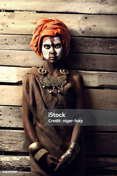 Портрет Африканских Женщин — стоковые фотографии и другие картинки Африка - Африка, Африканская этническая группа, Вертикальный