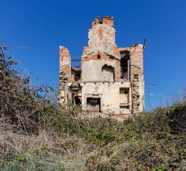 istock Dilapidated farm in Langhe, Unesco World Heritage Site 1482563186