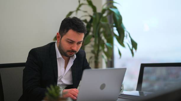 istock Young businessman working in office 1482572399
