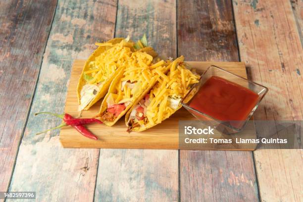 コチニータピビルはアキオテでマリネした豚肉をベースにしたユカタンの美食に対応するシチューです おやつのストックフォトや画像を多数ご用意