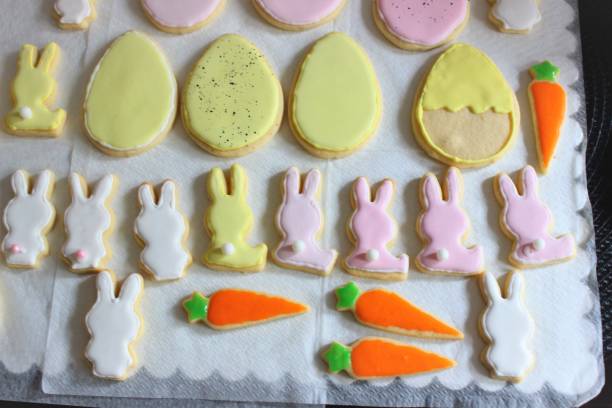 istock Easter butter cookies in colors 1482605128