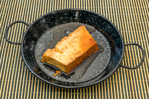 Pudding can be a non-sweet dessert that is part of the main meal. The dessert is usually made up of different ingredients depending on the region: breadcrumbs, sponge cake, rice, semolina.