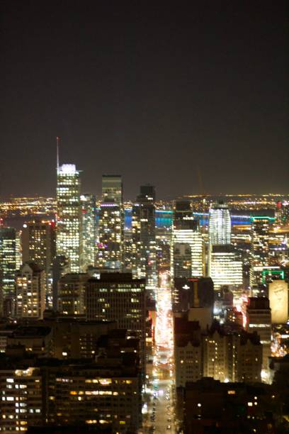 skyline der innenstadt von montreal - rathaus von montréal stock-fotos und bilder