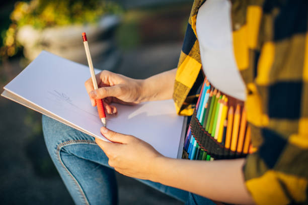istock Woman drawing on the sketching pad 1482621630