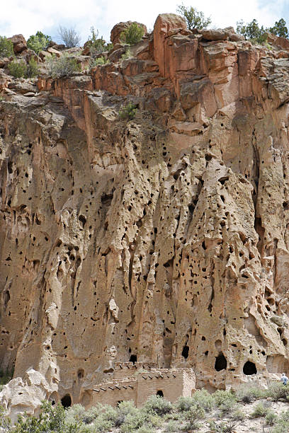 bandelier national monument - bandelier national monument stock-fotos und bilder