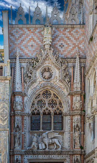 Venice: Porta della Carta, monumental entrance of the Doge's Palace. It was built in flamboyant Gothic style in 1442. Sculptures attributed to Giorgio di Matteo.