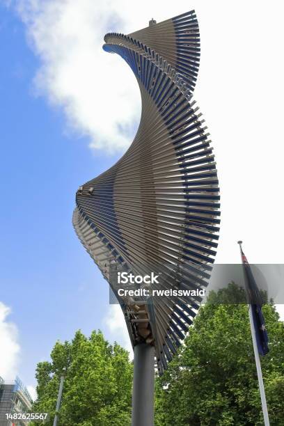 Patung Spiral Australian Chinese Exservices Monument Di Persimpangan Jalan Liverpooldixon Sydneyaustralia596 Foto Stok - Unduh Gambar Sekarang