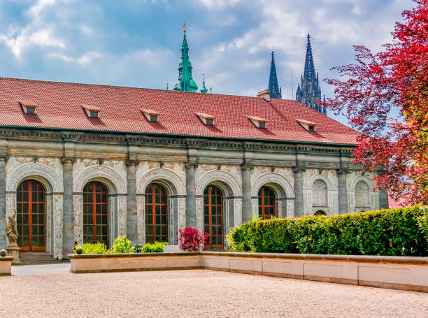 ogród królewski w pobliżu zamku praskiego, czechy - hradcany castle prague czech republic spring zdjęcia i obrazy z banku zdjęć