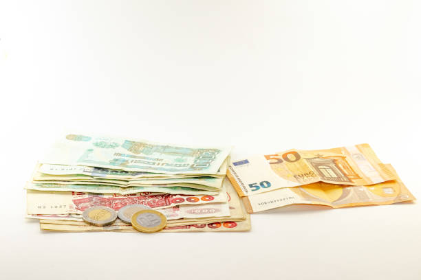 istock Euros and Algerian dinars. 1482687898