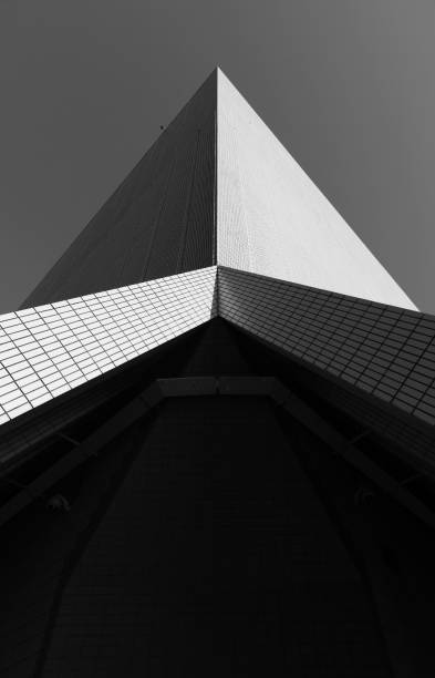 modern building abstract background pattern - symmetry black and white architecture contemporary imagens e fotografias de stock