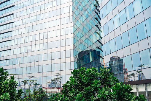 The Park Building is located at Khlong Toei Intersection, near MRT Queen Sirikit National Convention Center Station. Within The Park Building, there are various shops and restaurants, so it is quite convenient for office workers in the building. The Park Building has a total rental area of approximately 60,000 square meters