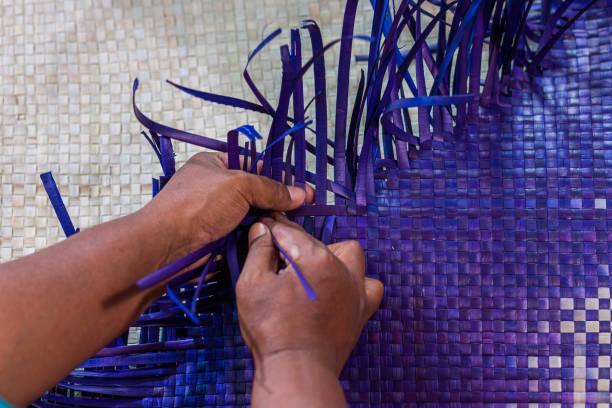 Craftsmen weaving Toei Panan. A southern craft product that has transformed Toei Panan into a lifestyle product. Craftsmen weaving Toei Panan. A southern craft product that has transformed Toei Panan into a lifestyle product. basket weaving stock pictures, royalty-free photos & images