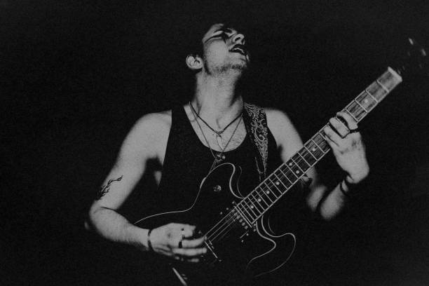 il musicista rock. - punk foto e immagini stock