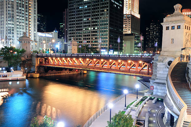 시카고 리버 워크 - chicago illinois chicago river bridge 뉴스 사진 이미지